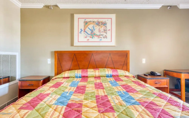 Passport Inn & Suites Corona Hotel