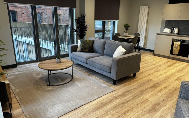 Spacious & Luxurious 2-bed Apartment in London