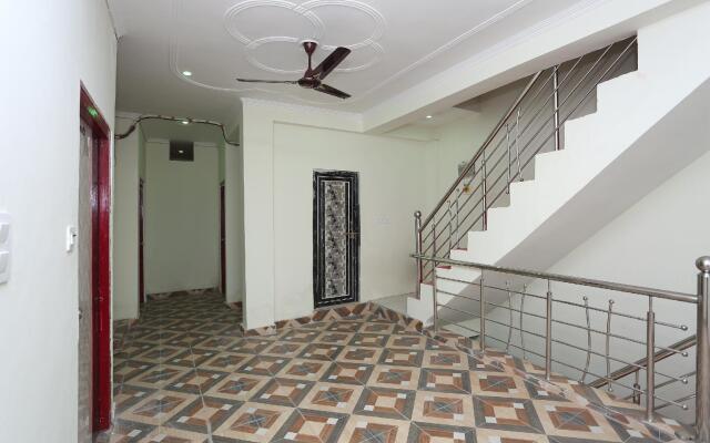 OYO 28801 Radhika Guest House