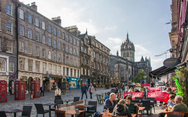 Parliament Sq (apt 10 ) Royal Mile