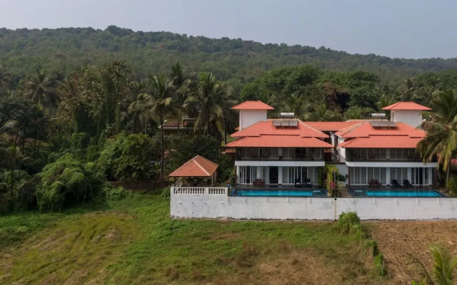 Field View Villa With Pool Perfect for Big Groups