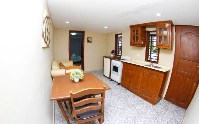 Apartamentos Hostal Cayuco Boramar