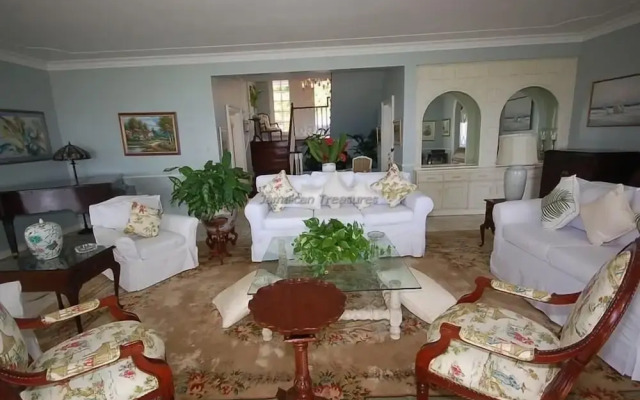 Stoneaway, 6BR by Jamaican Treasures