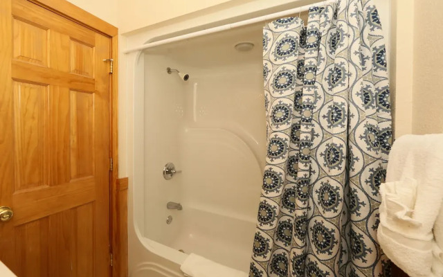 Ivy Falls 9 - Five Bedroom Chalet