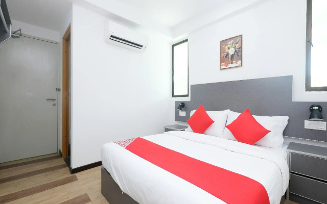 OYO 44043 First Garden Hotel
