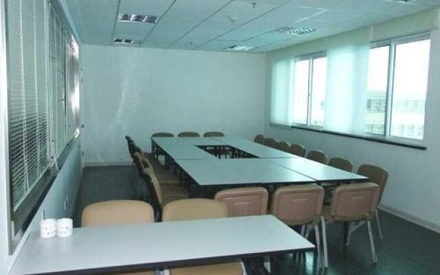 Home Inn (Jiangyin Middle Chengjiang Road)