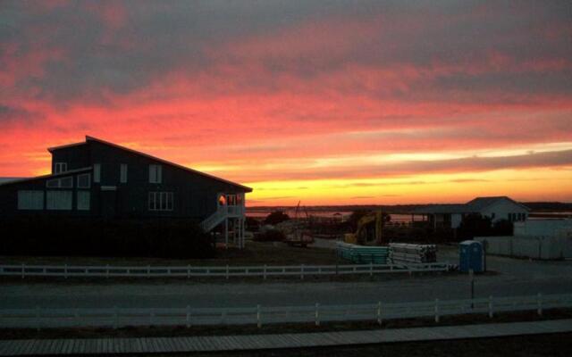 Friendship Lodge by Oak Island Accommodations