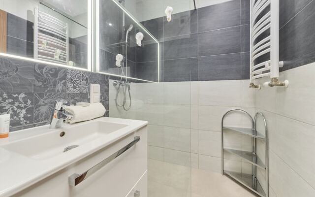 Drzewieckiego Apartments by Renters