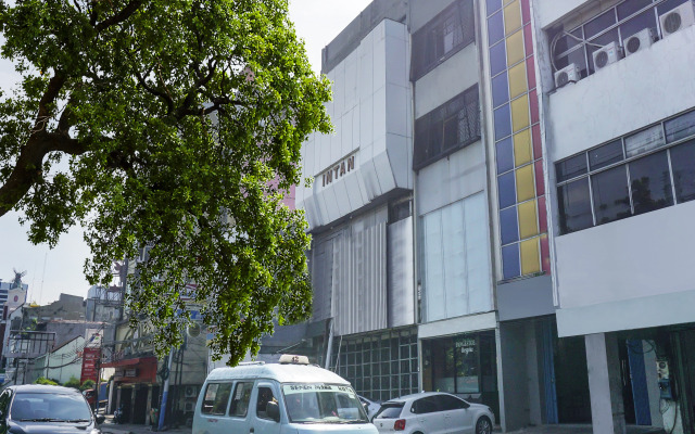 Super OYO 91328 Fiducia Capsule Hotel