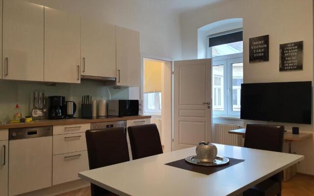 Raimond Apartment Ottakring Top 22