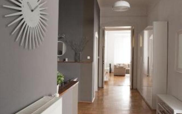 Royal Center Apartment