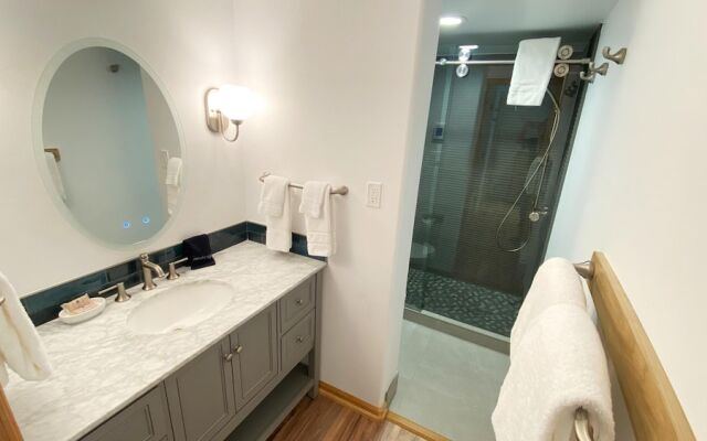 #101 Vail International