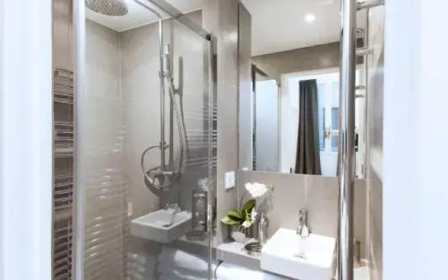 Quiet Apartment in the Center of Paris