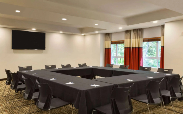 Microtel Inn & Suites by Wyndham Oyster Bay