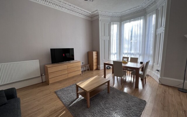 Happy Apartment