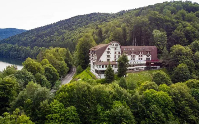 Hotel Valea cu Pesti