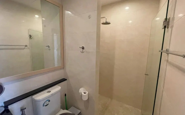 Apartment at Palmetto Condo by Lofty