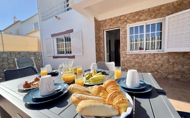 Pêra Stylish Villa With Pool by Homing