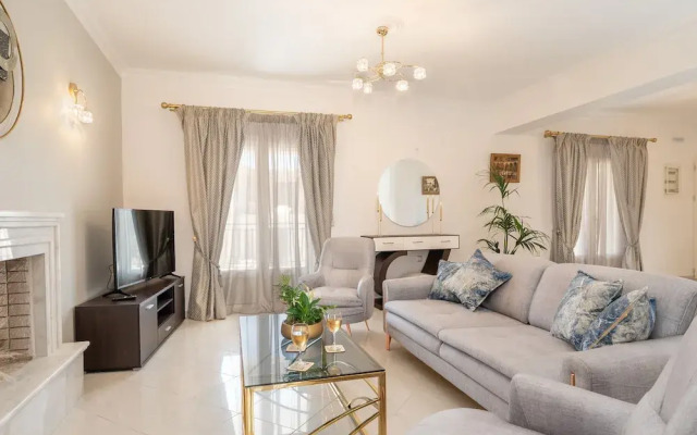 Luxury Villa Irene Metaxata