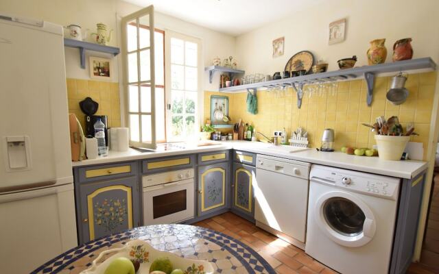 Modern Holiday Home in Languedoc-roussillon With Pool
