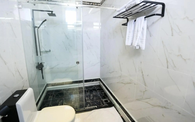 Seventeen Saloon Hotel