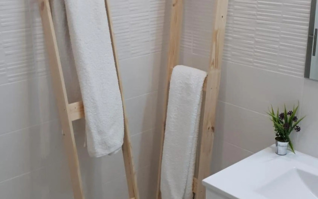 TMB (Train / Metro& Bus ) Oporto Station House