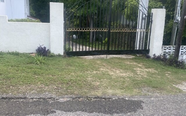 3-bed House in Montego Bay 10 min From Airport