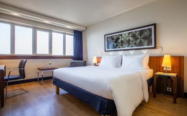 Radisson Blu Hotel, Hamburg - Image 5