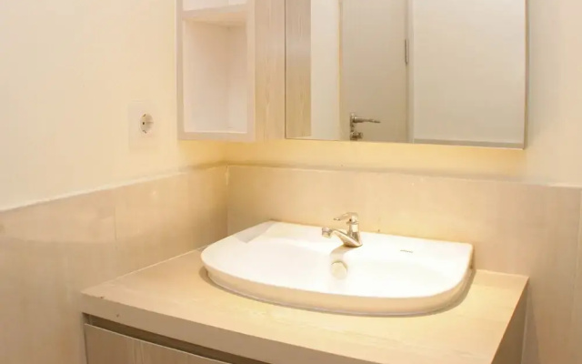 Homey Living 2Br At Meikarta Apartment