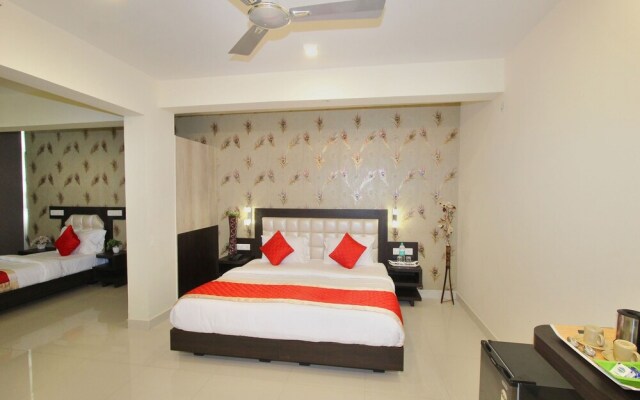 Oyo 4429 Vee Suites