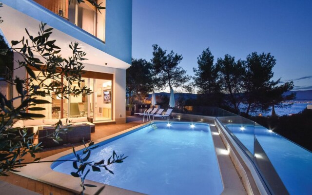 Amazing Home in Slatine With Wifi and 4 Bedrooms