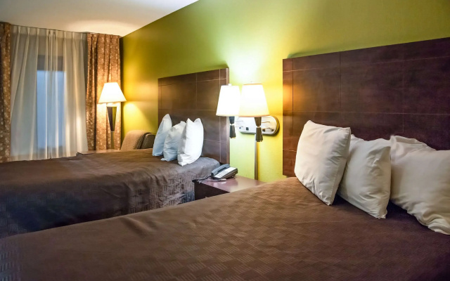 Rodeway Inn & Suites Clarksville near Governors Square Mall