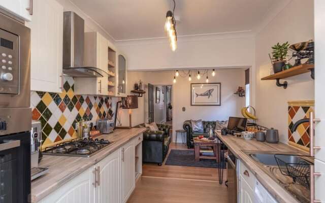 The Nautilus Cowes IOW Sleeps 4 & Private Garden