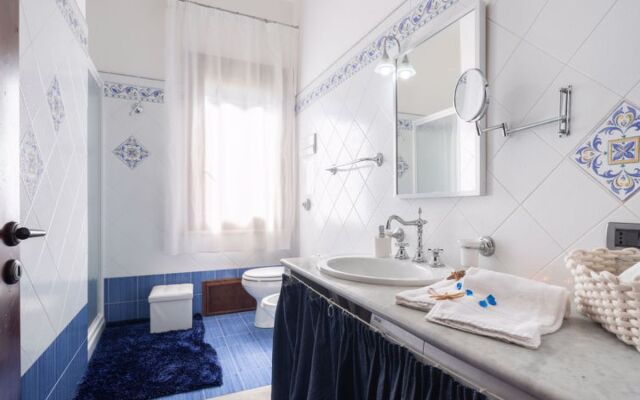 Nicole con Dependance