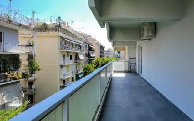 Central & Spacious 105Sq Meters Apt In Viktoria