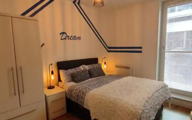 Blue Escape--Lovely 2beds 1bath with free parking