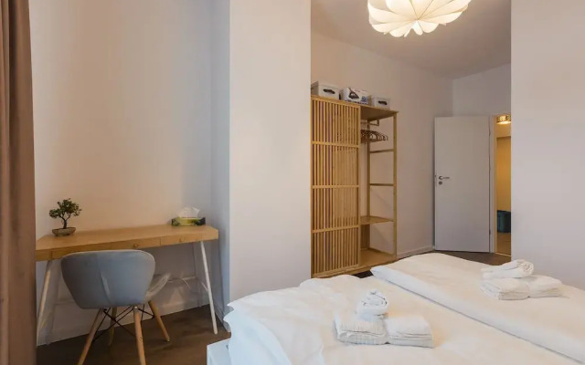 Zoe Apartment