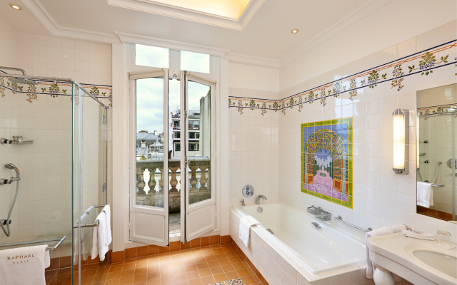 Hotel Raphael
