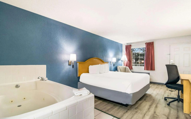 Econo Lodge Branson Theater District