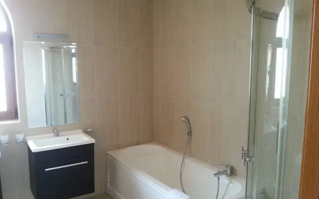 Lighthouse Luxe Estate Apart & Villas