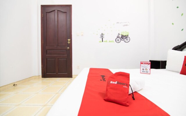 Reddoorz near Hoang Van Thu Park