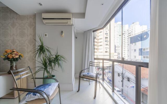 Apto a 200m da praia em Balneário Camboriú MCR0302