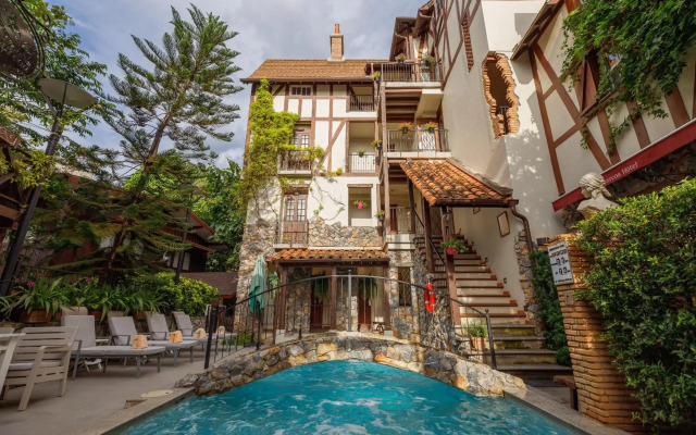 Le Charcoa Hotel