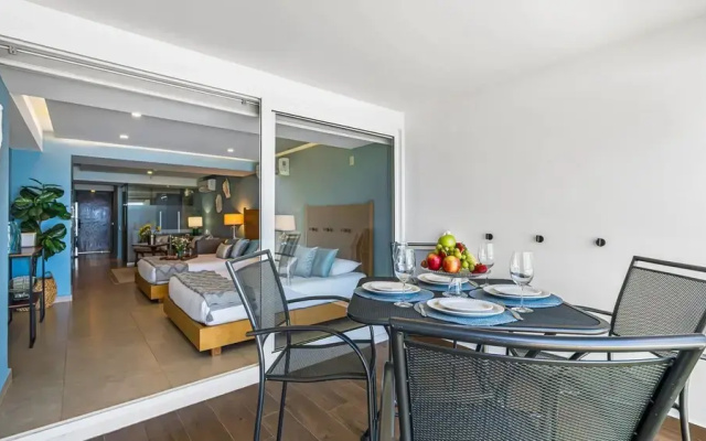 Gorgeous 1BR Condo With Pools Sea Views