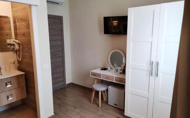 Pisa City Lodge