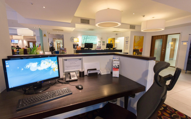 Holiday Inn Express Birmingham–South A45