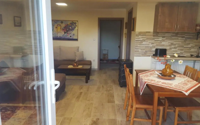 Gyöngyvirág Apartman