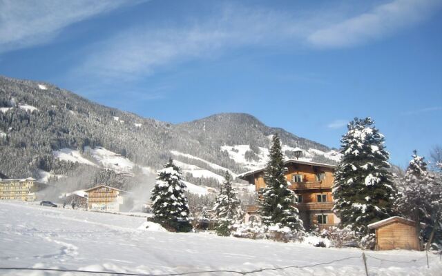 Spacious Holiday Home in Fugen near Ski Area
