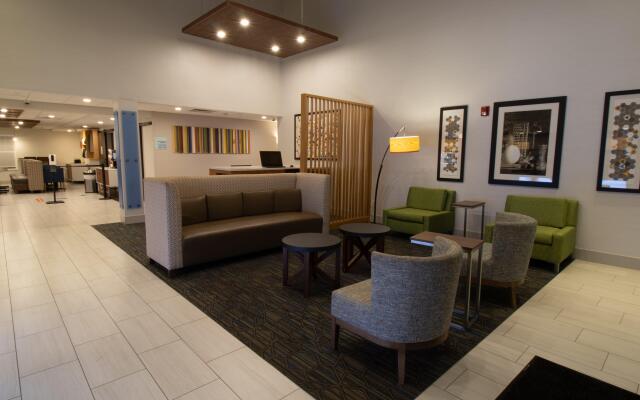 Holiday Inn Express and Suites Manassas by IHG