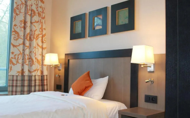 Castel de Pont-à-Lesse Hotel